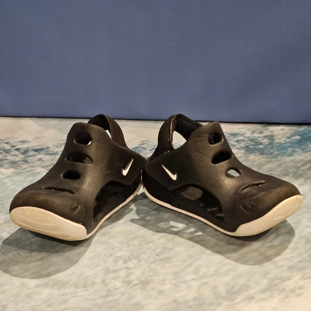 Nike Sunray Protect‎ 3 Toddler Sandals Size 9.5C Black White Hook Loop